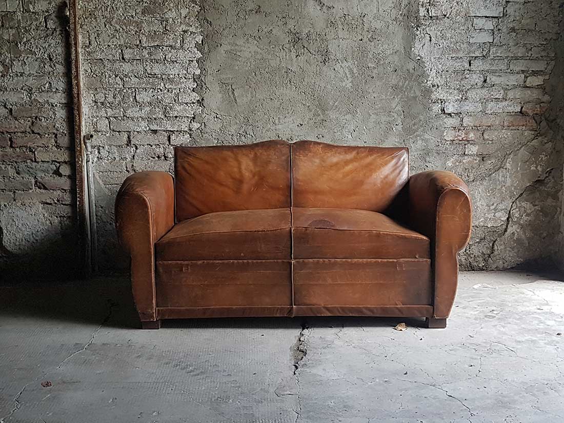 Divano Club Moustache – noleggio Rusted Vintage