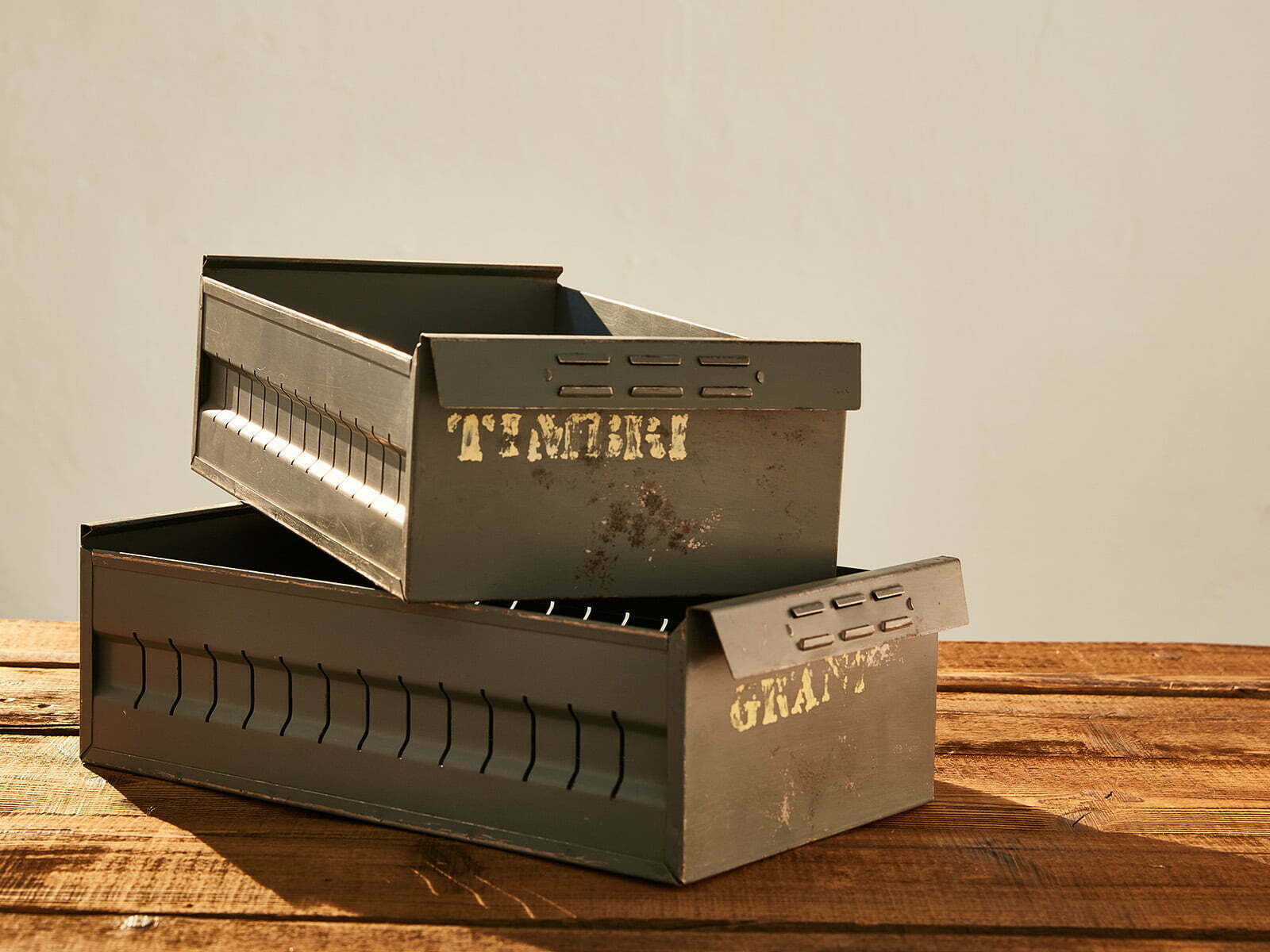 Cassetti Industriali – noleggio Rusted Vintage