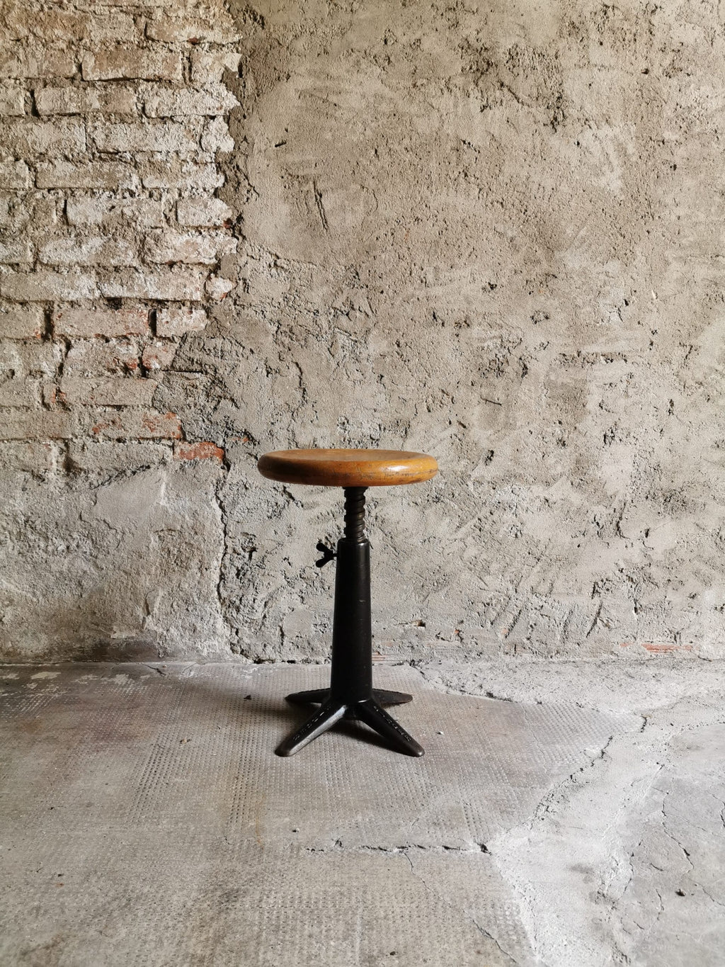 Sgabello Singer – foto 8 – noleggio Rusted Vintage