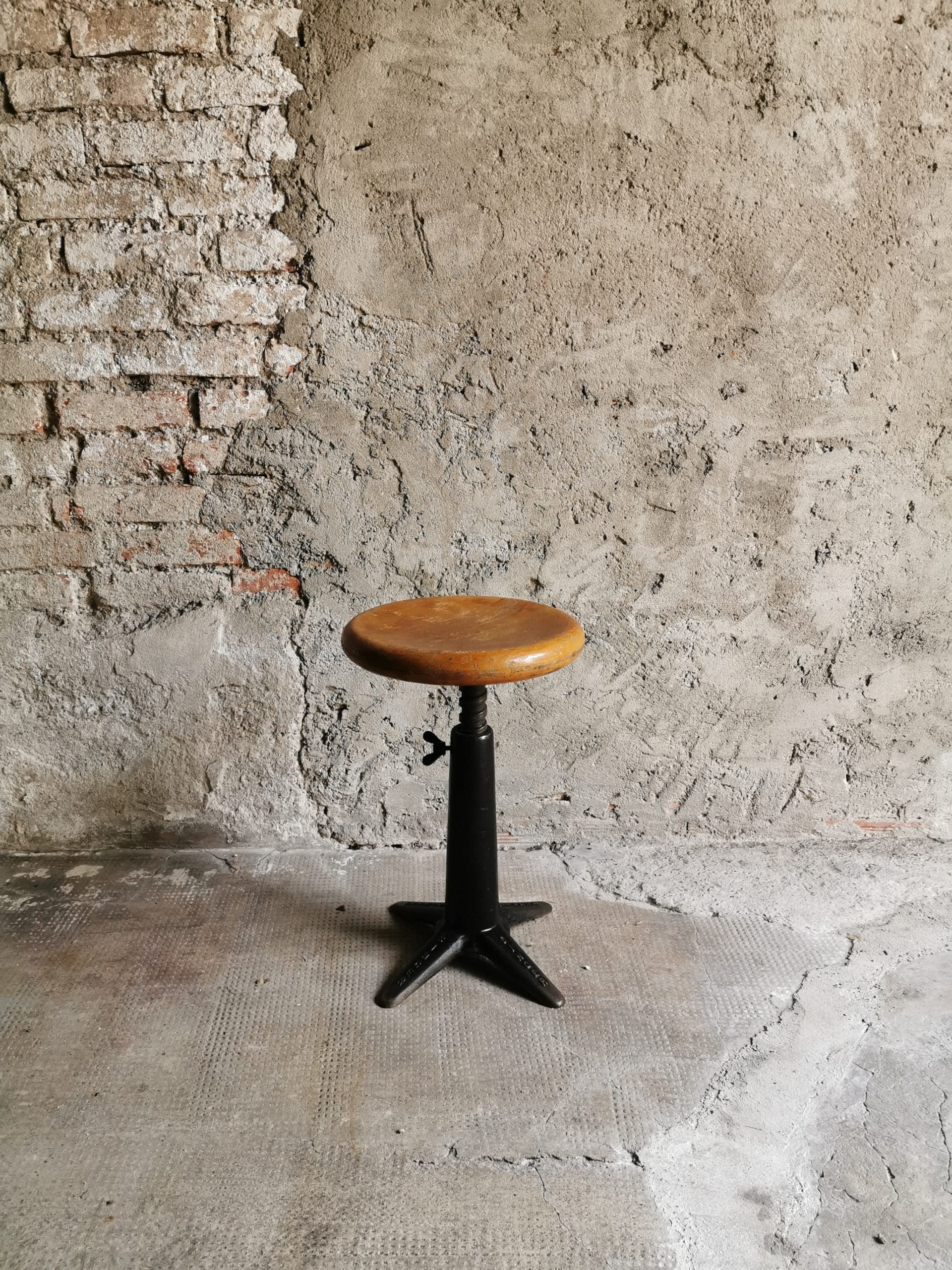 Sgabello Singer – foto 7 – noleggio Rusted Vintage