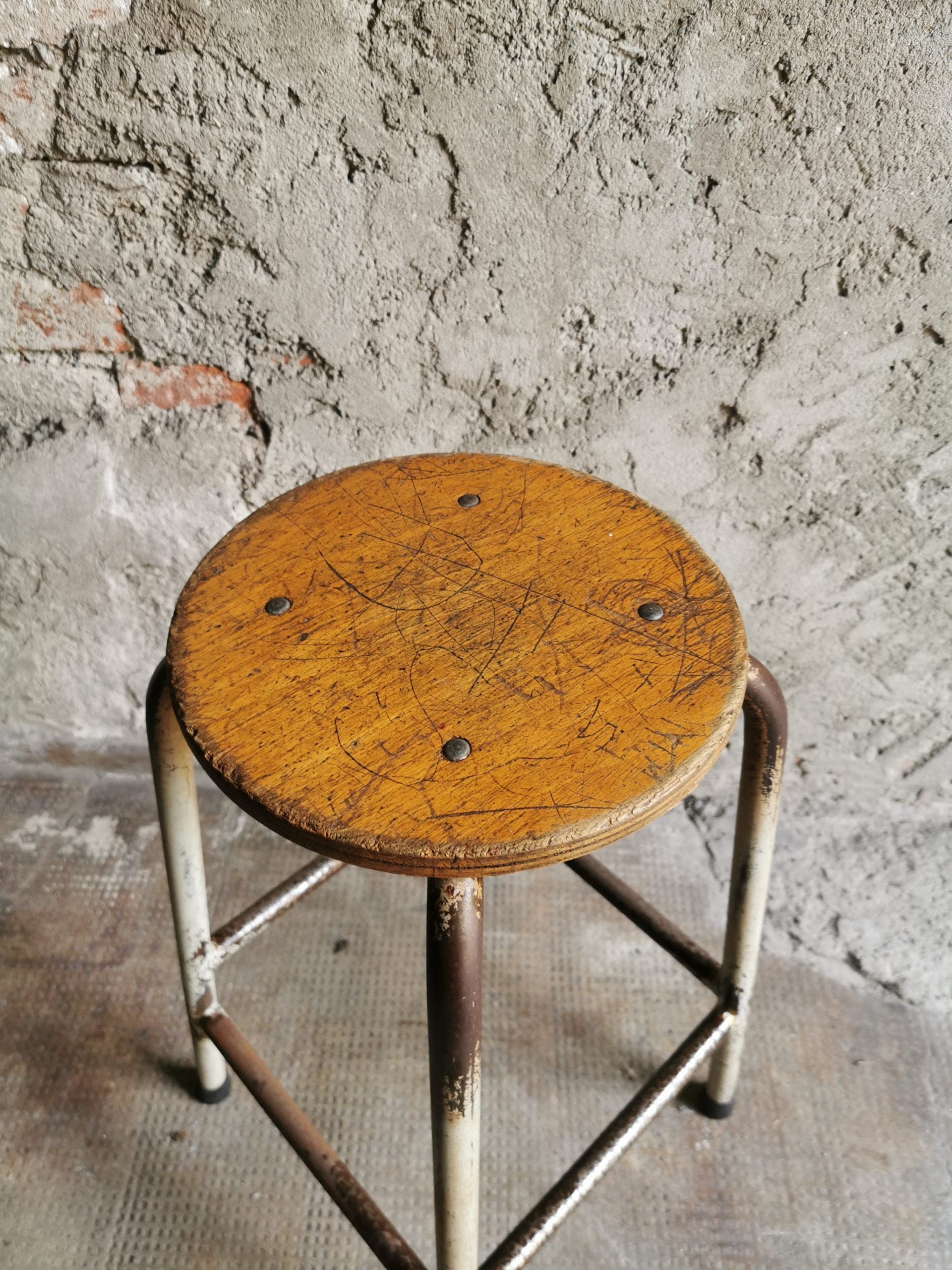 Sgabelli Factory – foto 5 – noleggio Rusted Vintage