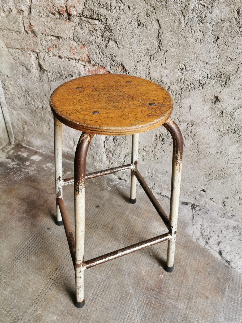 Sgabelli Factory – foto 6 – noleggio Rusted Vintage