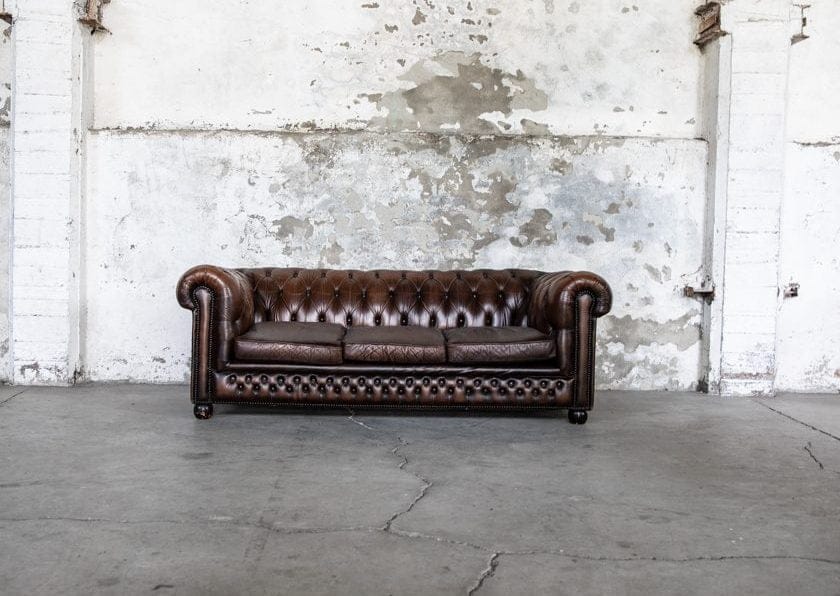 Divano Chesterfield Marrone – noleggio Rusted Vintage