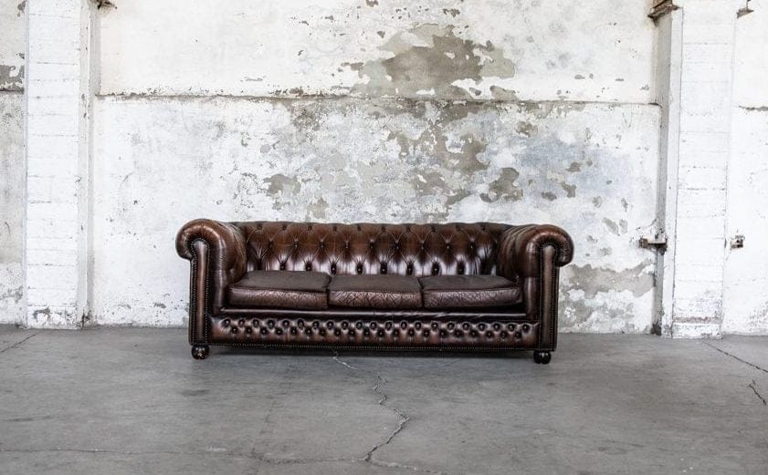 Divano Chesterfield Marrone – foto 3 – noleggio Rusted Vintage