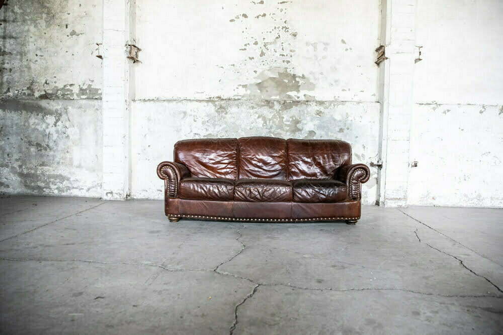 Divano Chester – noleggio Rusted Vintage