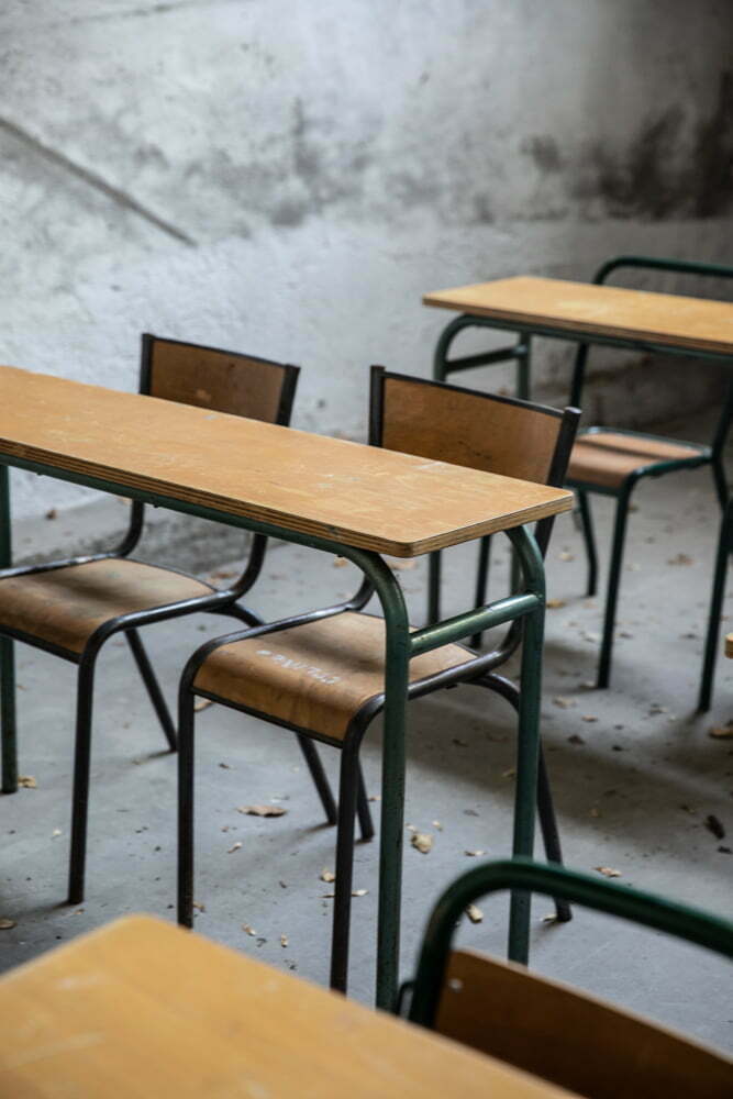 Set Banchi Scuola Mullca – foto 2 – noleggio Rusted Vintage