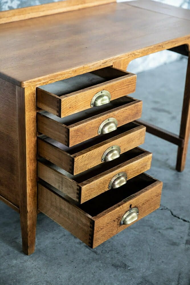 Scrivania Ufficio Anni 30 – foto 2 – noleggio Rusted Vintage