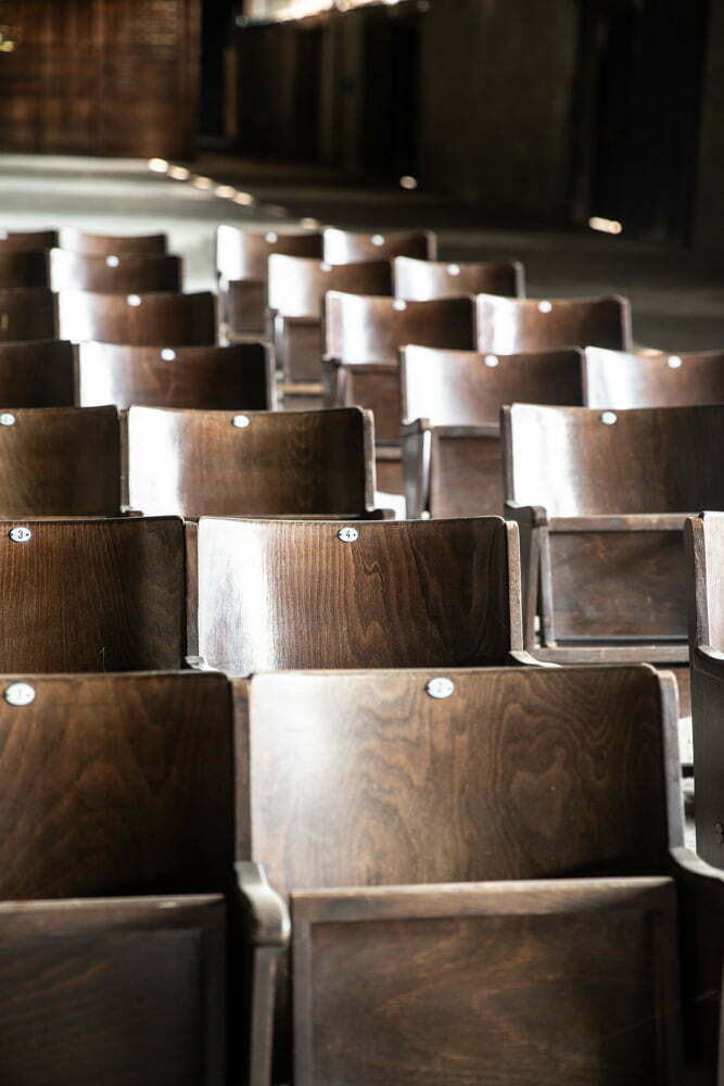 Set di 20 Sedie da Cinema – foto 2 – noleggio Rusted Vintage