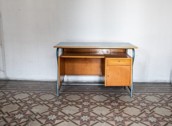 Cattedra Scuola Anni 80 – noleggio Rusted Vintage