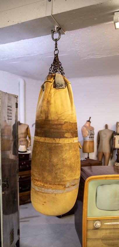 Sacco da Boxe Vintage Grande – foto 3 – noleggio Rusted Vintage