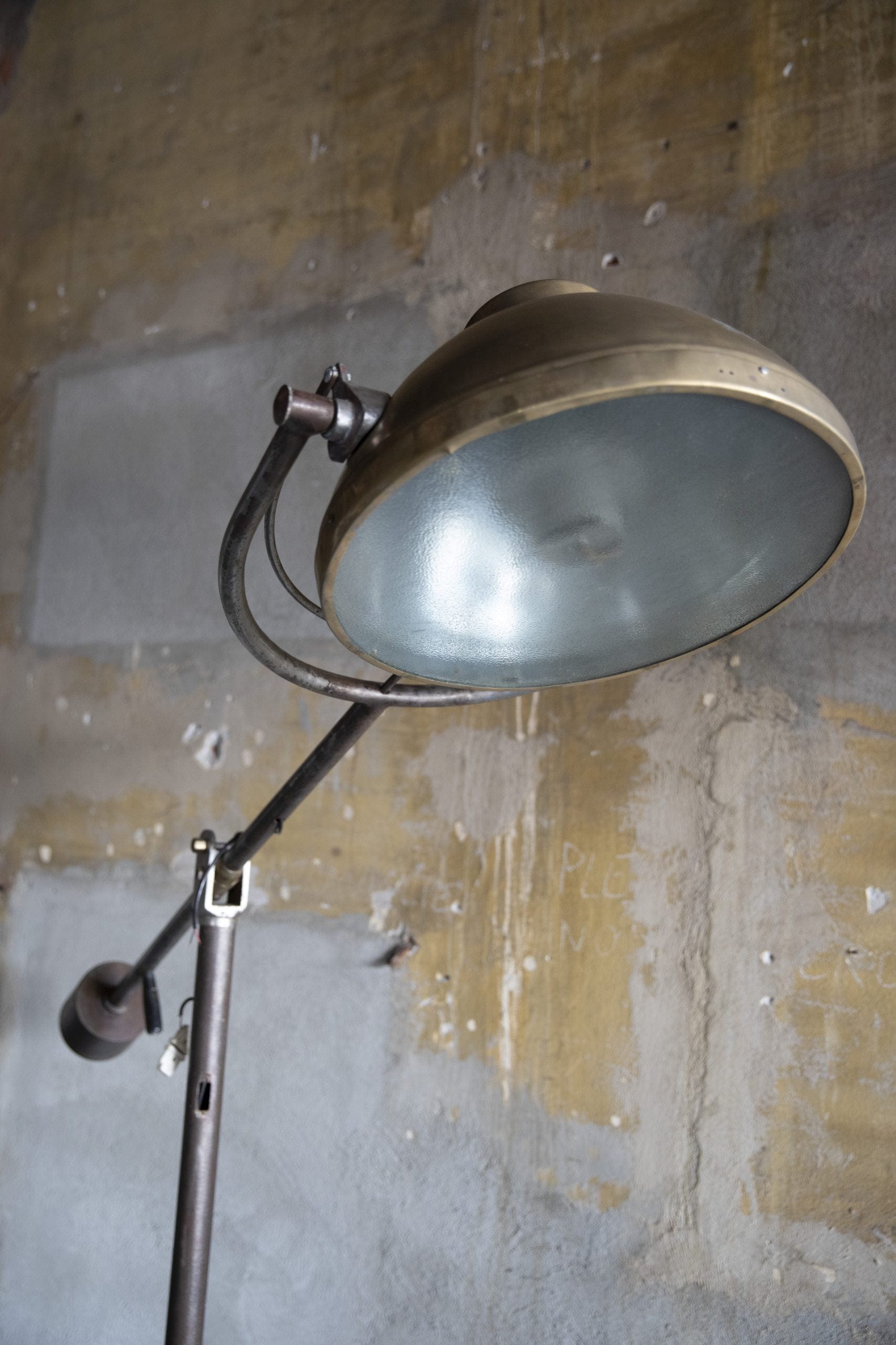 Divano Rosso in Velluto – foto 12 – noleggio Rusted Vintage