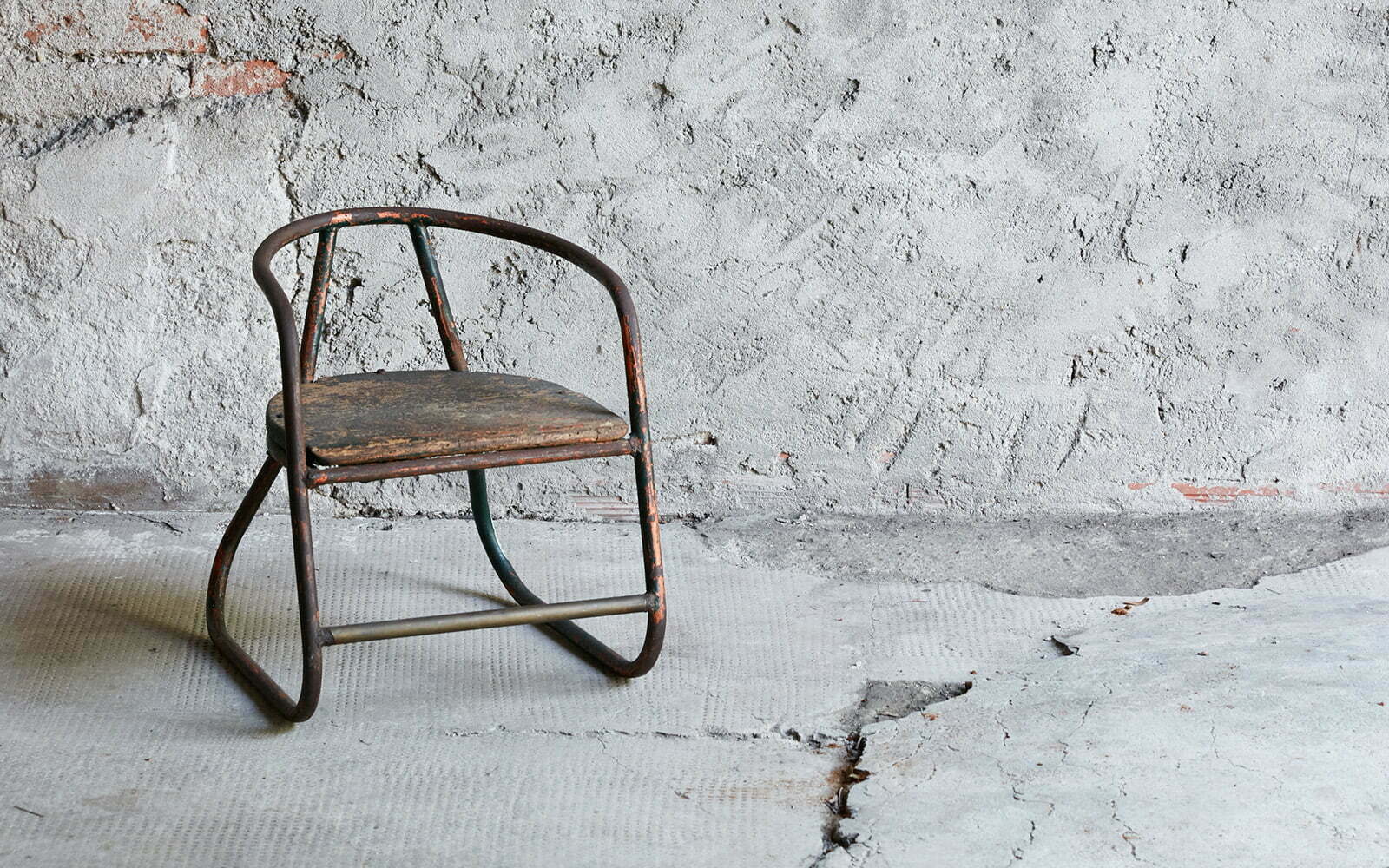 Antico Sgabello Bambino – noleggio Rusted Vintage