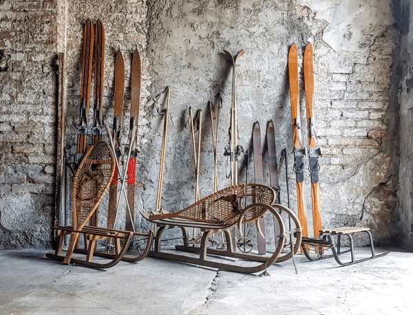Divano Rosso in Velluto – foto 3 – noleggio Rusted Vintage
