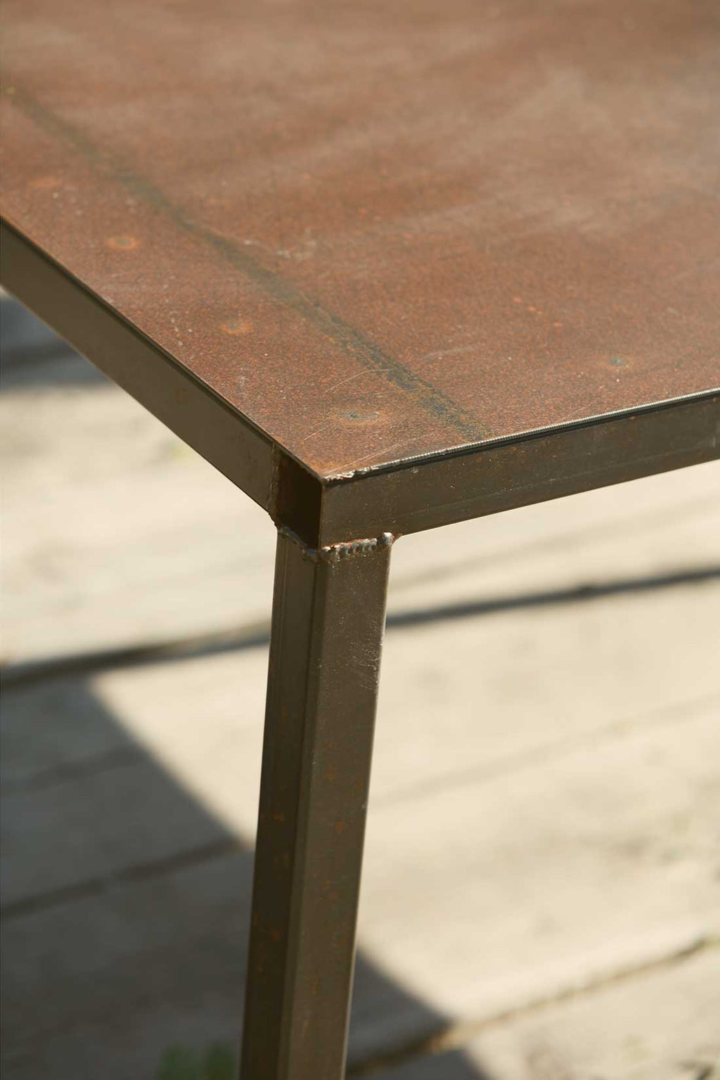 Tavolo Rusted – foto 2 – noleggio Rusted Vintage