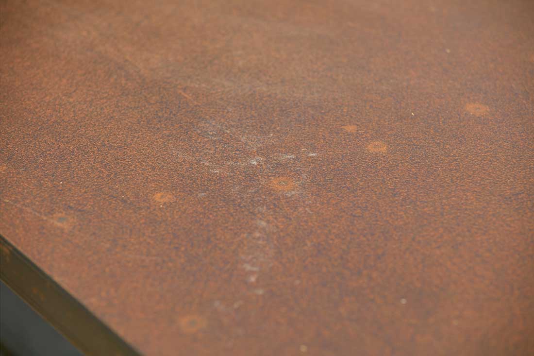 Tavolo Rusted – foto 3 – noleggio Rusted Vintage