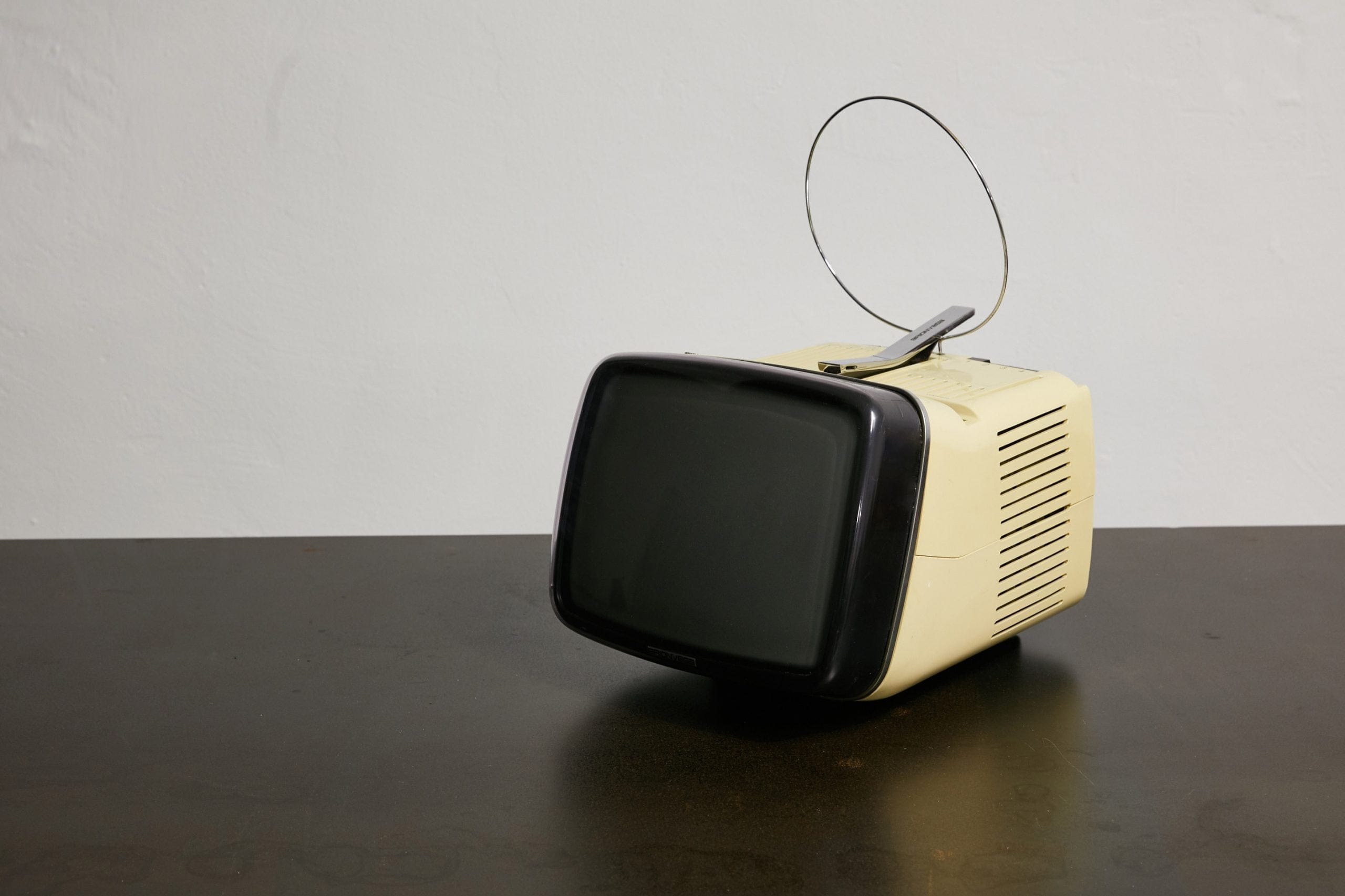 Tv Brionvega Bianco – foto 3 – noleggio Rusted Vintage