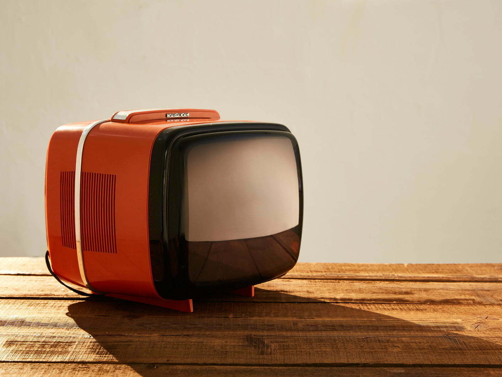 Tv Condor Arancione – noleggio Rusted Vintage