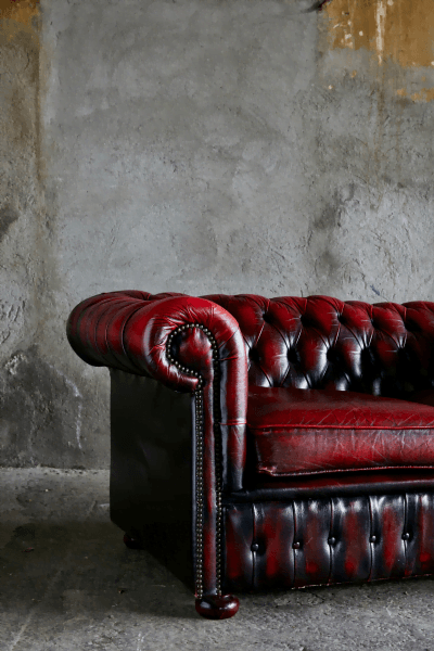 Divano Chesterfield Bordeaux – foto 2 – noleggio Rusted Vintage