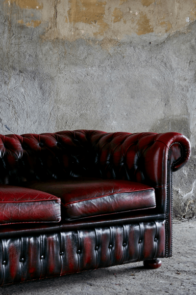 Divano Chesterfield Bordeaux – foto 3 – noleggio Rusted Vintage