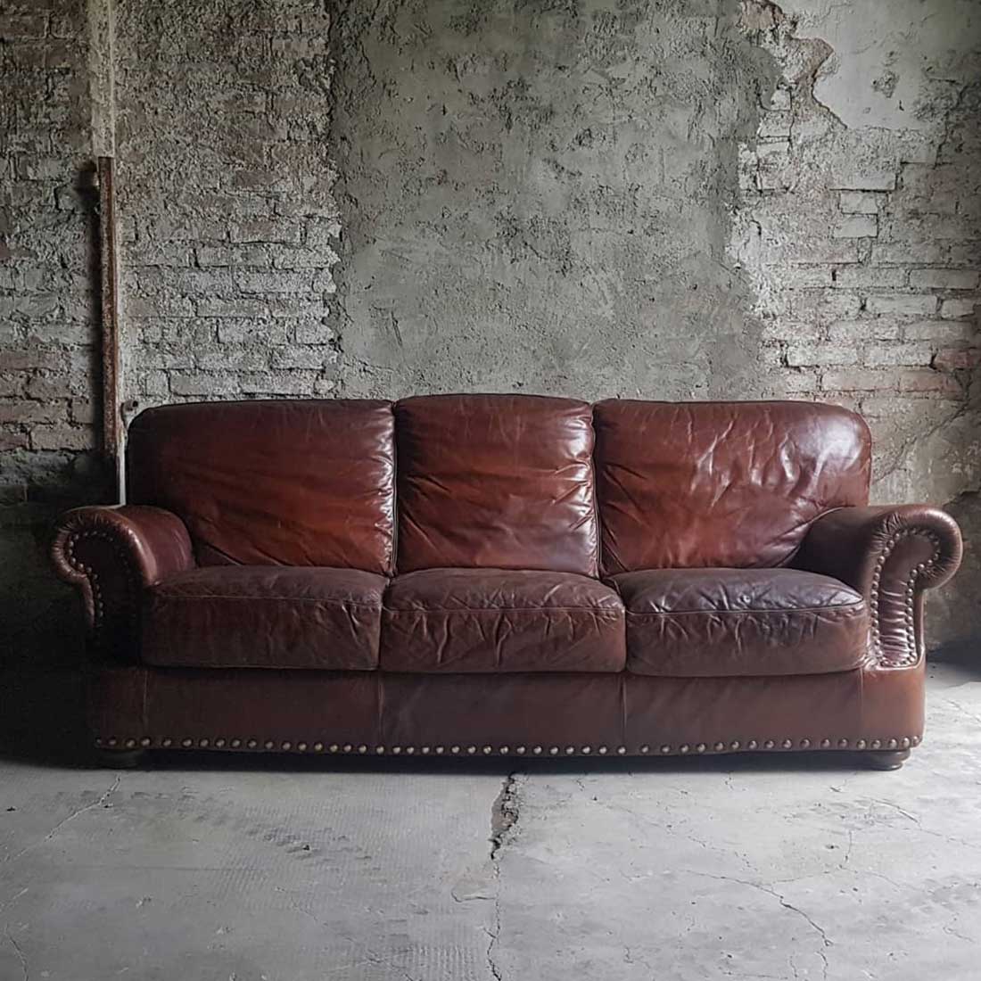 Divano Chester – foto 3 – noleggio Rusted Vintage