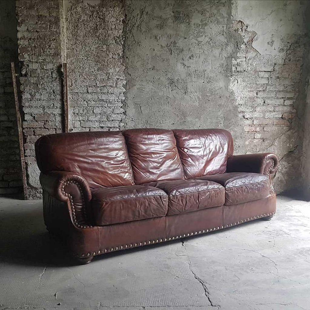 Divano Chester – foto 2 – noleggio Rusted Vintage