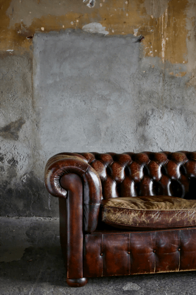 Divano Chesterfield – foto 2 – noleggio Rusted Vintage